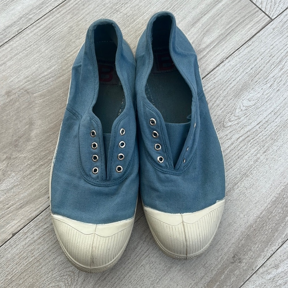 NEW pair of sneakers Bensimon